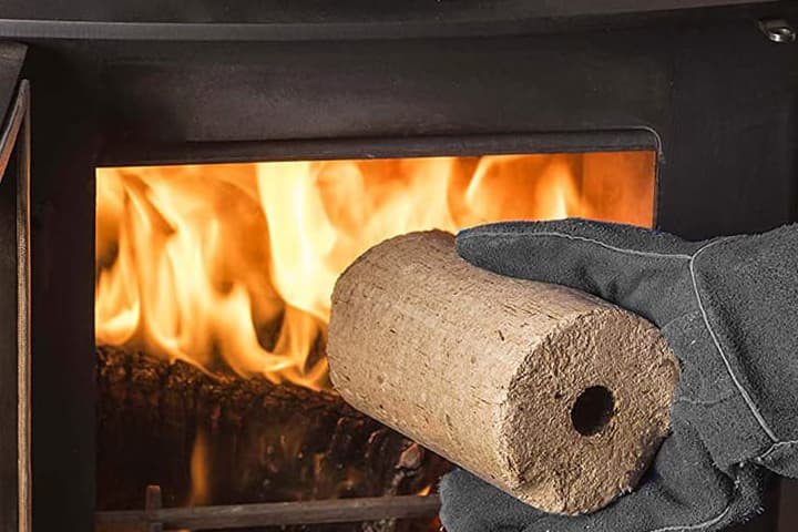 Distribución y venta de leña y carbón en Segovia y toda España - Leñas Ricosan - destacada página briquetas y pellets
