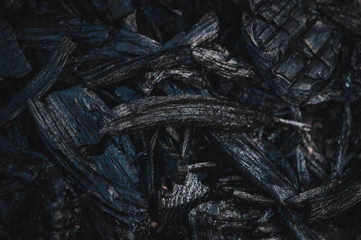 Distribución y venta de leña y carbón en Segovia y toda España - Leñas Ricosan - destacada página carbones
